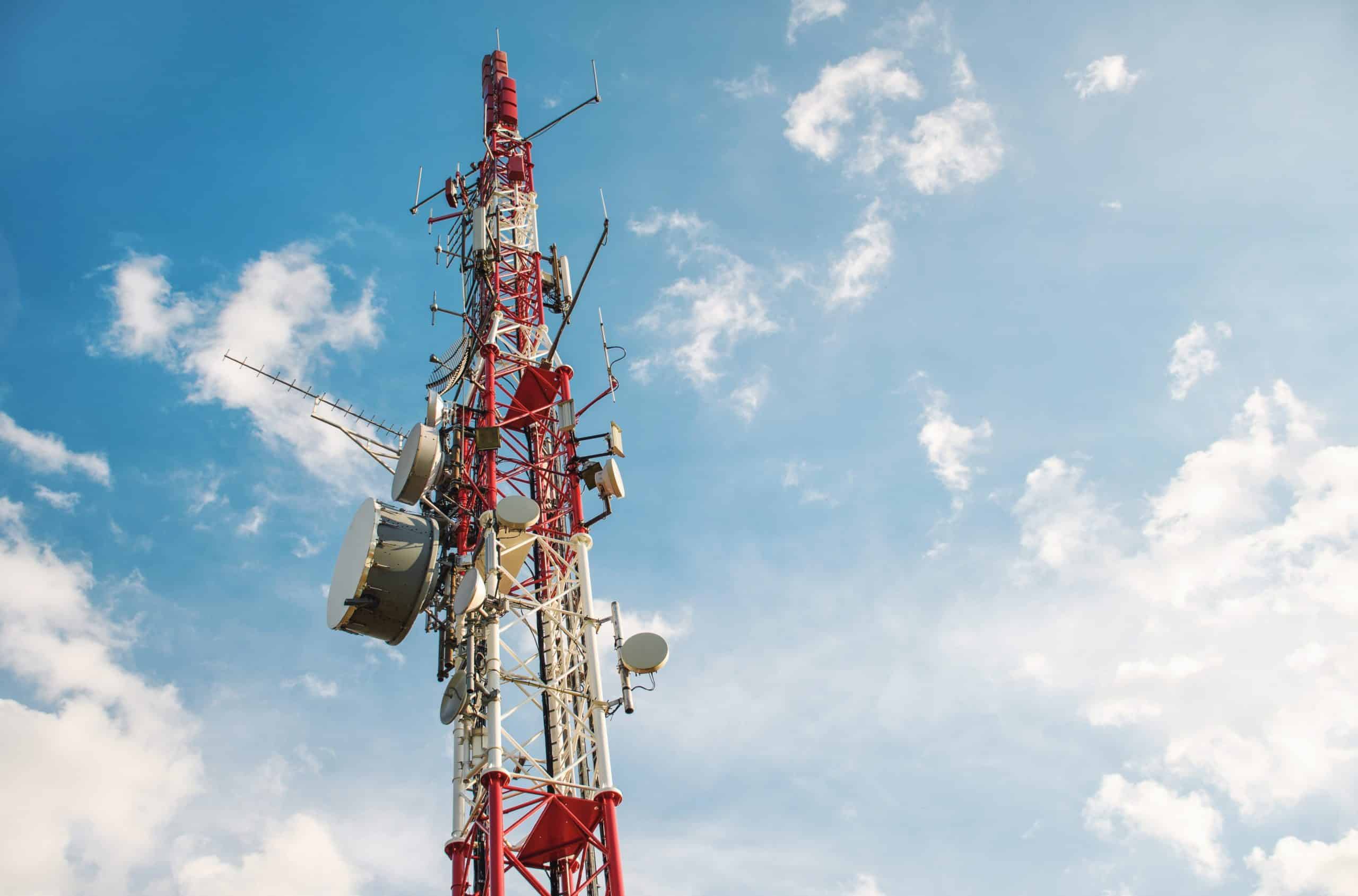Comment la fibre optique répond aux besoins de communication pour les ...